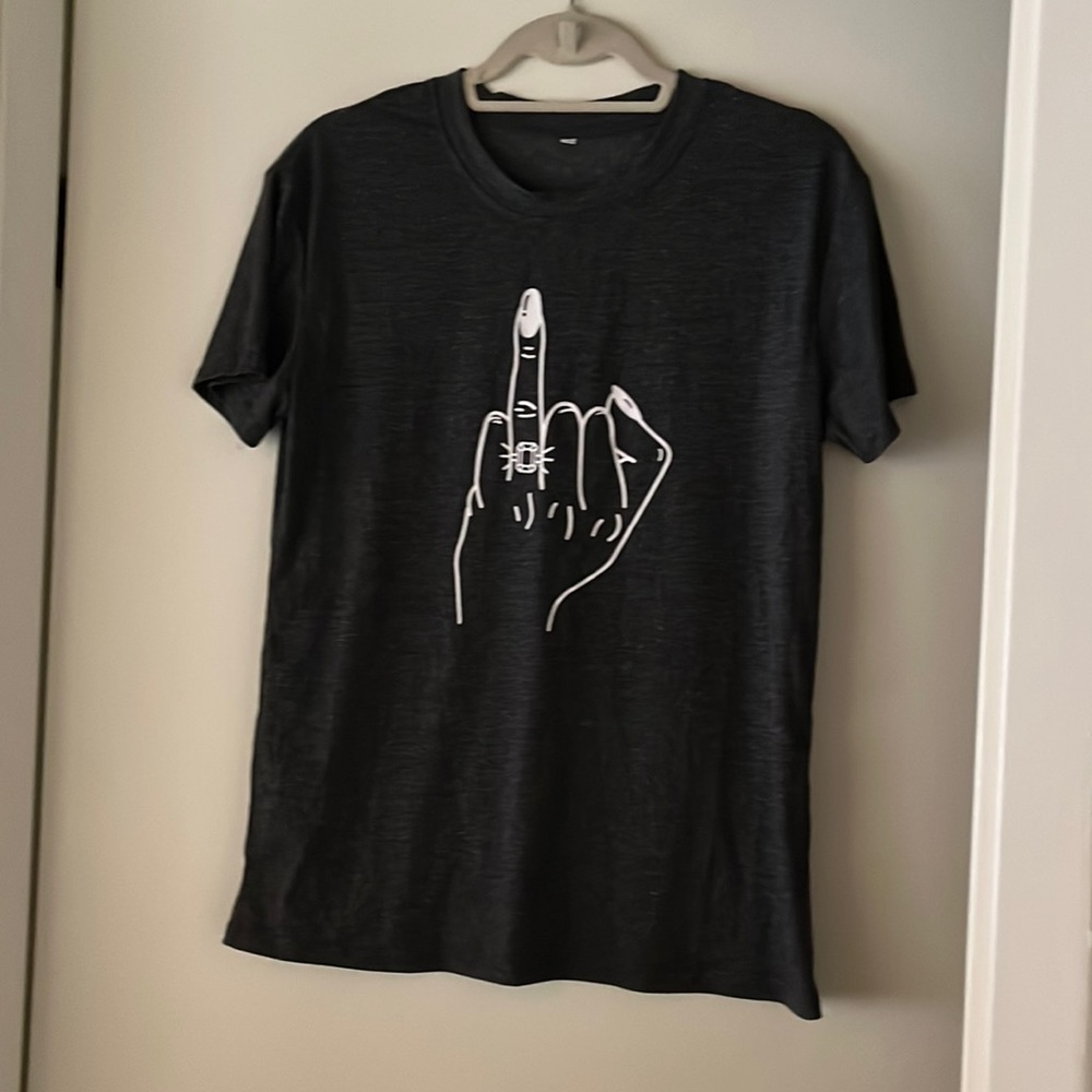 Kiss the ring t-shirt size small